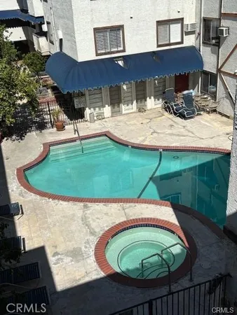 $2,450 | 18530 Hatteras Street, Unit 326, Tarzana, CA 91356