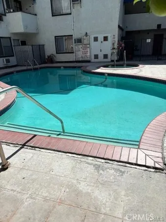$2,450 | 18530 Hatteras Street, Unit 326, Tarzana, CA 91356
