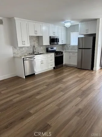 $2,450 | 18530 Hatteras Street, Unit 326, Tarzana, CA 91356