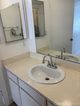 $2,450 | 18530 Hatteras Street, Unit 326, Tarzana, CA 91356