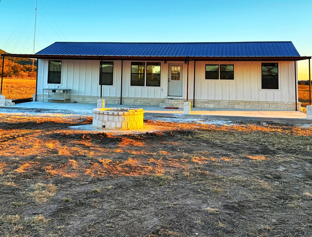1008 B And R Road Utopia, TX 78884 - Photo 2 of 28