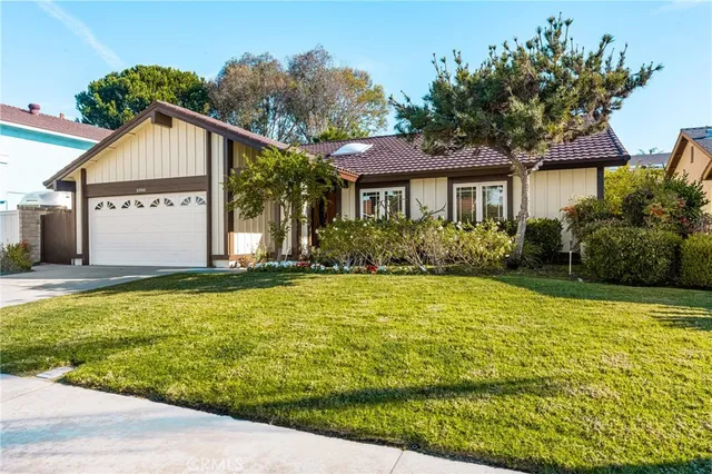 $1,195,000 | 23742 Vía Navarra, Mission Viejo, CA 92691
