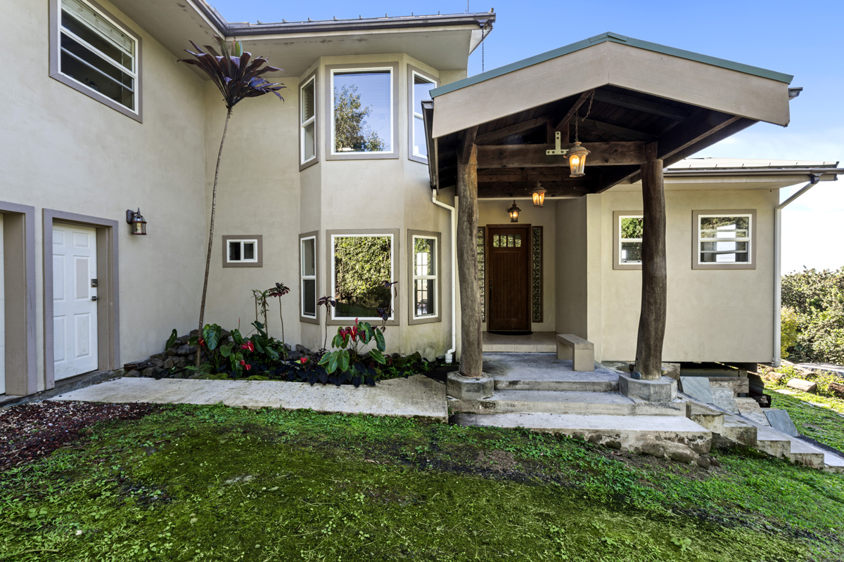 79-1145 Kao Road Holualoa, HI 96725 - Photo 5 of 30 a front view of a house with garden