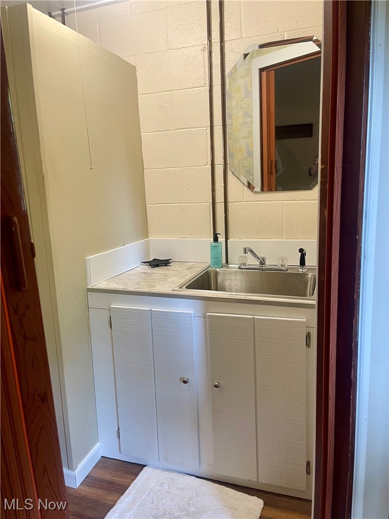 6518 Stonecreek Road Southwest Newcomerstown, OH 43832 - Photo 22 of 42 Full Bathroom in the lower level.