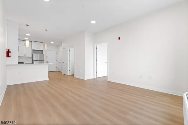 $2,192 | 321 East 3rd Street, Unit 316, Plainfield, NJ 07060