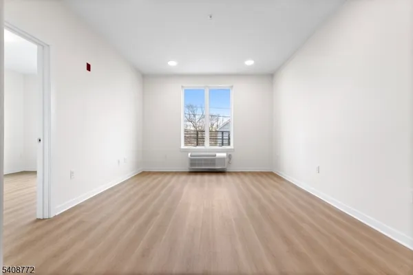 $2,192 | 321 East 3rd Street, Unit 316, Plainfield, NJ 07060