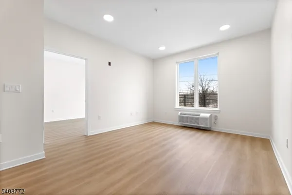 $2,192 | 321 East 3rd Street, Unit 316, Plainfield, NJ 07060