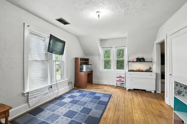 $225,000 | 131 Delos Street West, St. Paul, MN 55107