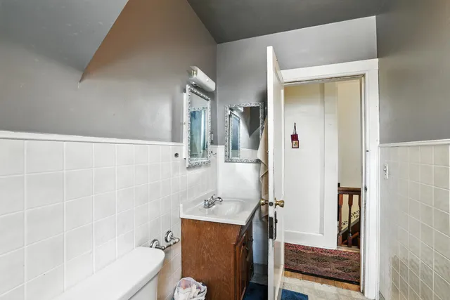 $225,000 | 131 Delos Street West, St. Paul, MN 55107