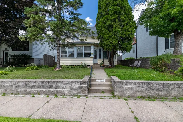 $225,000 | 131 Delos Street West, St. Paul, MN 55107