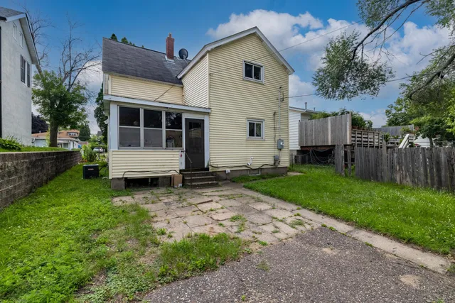 $225,000 | 131 Delos Street West, St. Paul, MN 55107