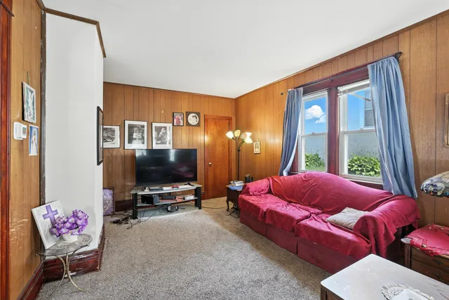 $225,000 | 131 Delos Street West, St. Paul, MN 55107