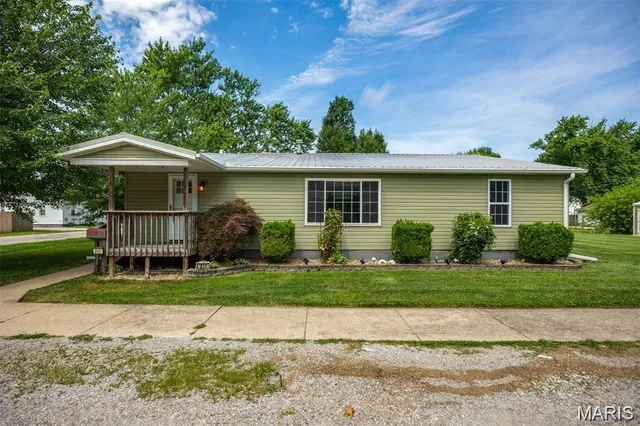 $165,000 | 211 South Lake Street, Mount Olive, IL 62069