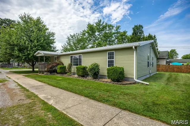 $165,000 | 211 South Lake Street, Mount Olive, IL 62069