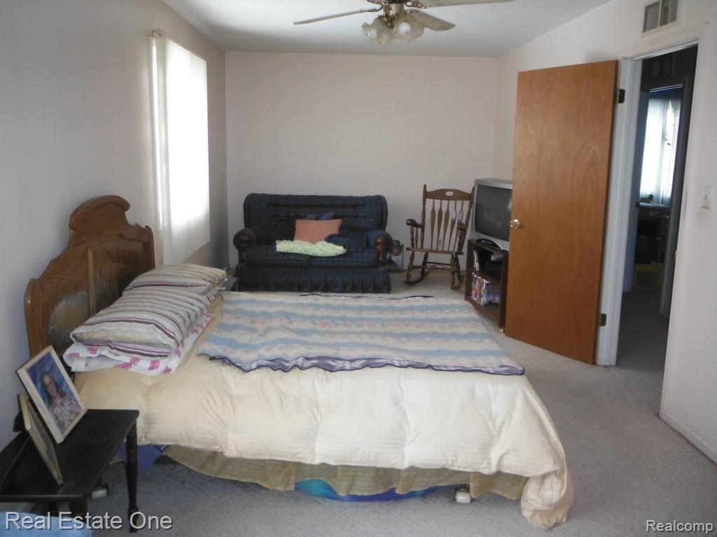 2935 Harding Street Pinckney, MI 48169 - Photo 8 of 21 DSCF1852.jpg