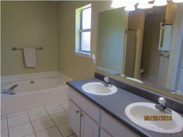8201 Riverside Landing Way Navarre, FL 32566 - Photo 9 of 24 Gallery Image 9