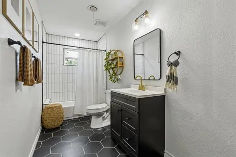 $415,000 | 13936 Charcoal Lane, Farmers Branch, TX 75234