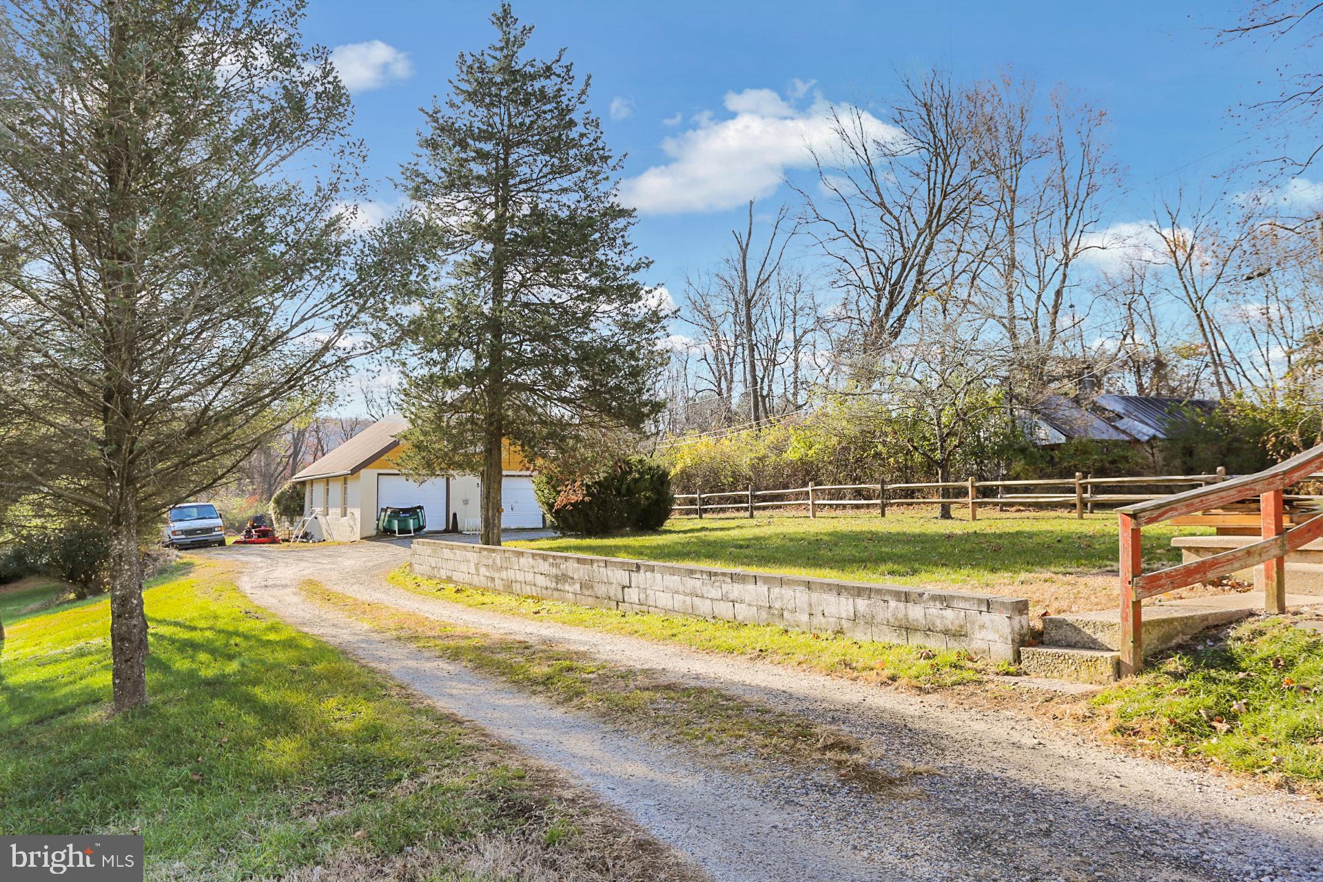 1690 Cedar Top Road Reading, PA 19607 - Photo 3 of 31
