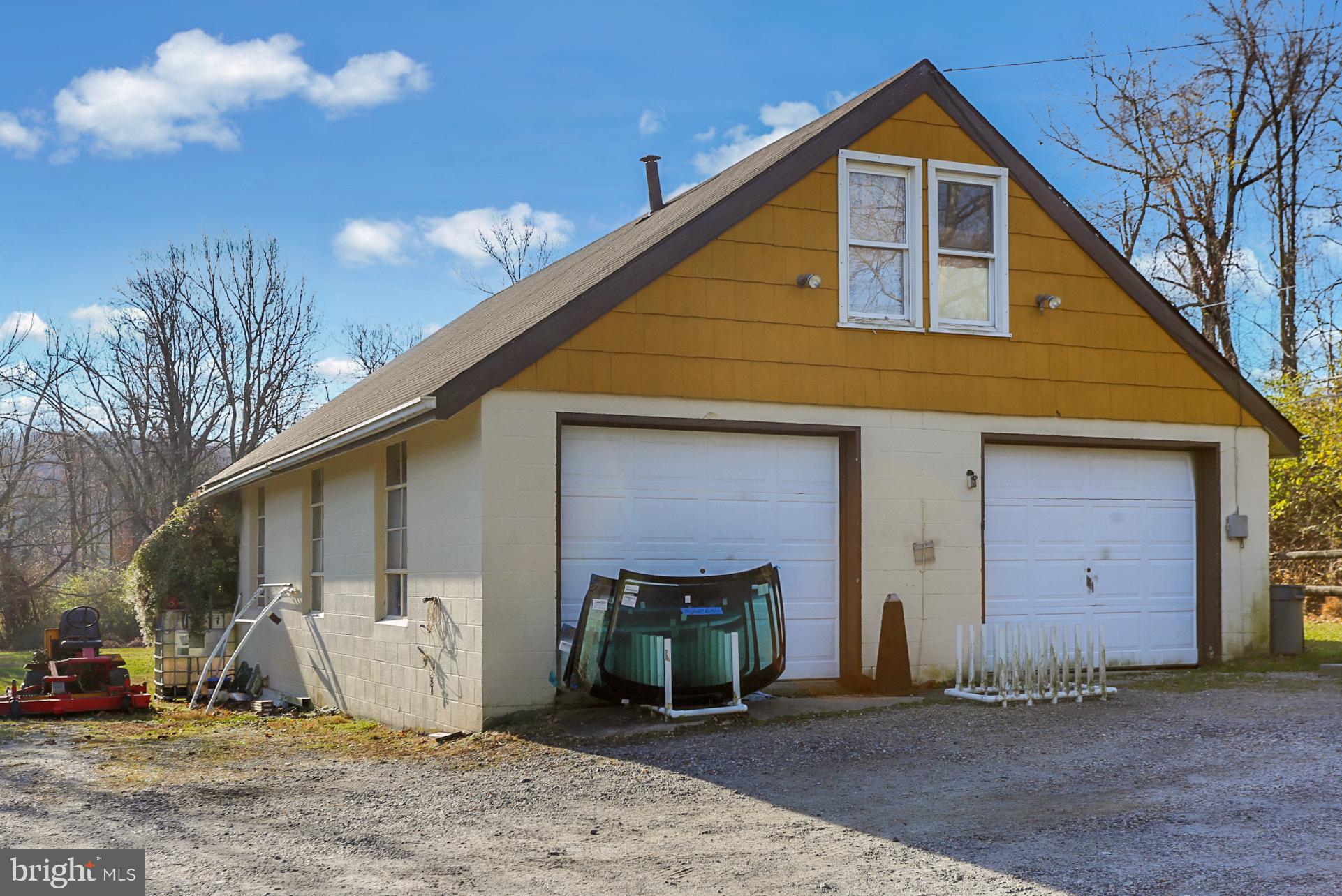 1690 Cedar Top Road Reading, PA 19607 - Photo 4 of 31