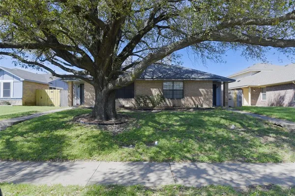 $429,900 | 1433 North Bluegrove Road, Lancaster, TX 75134