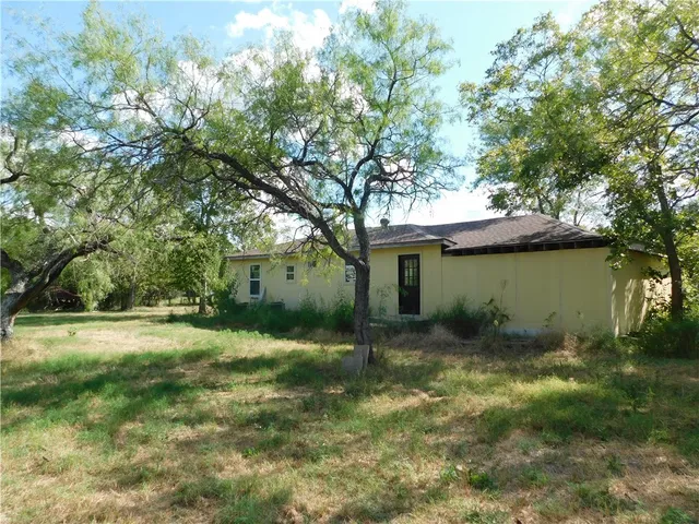 a view of a yard with a tree