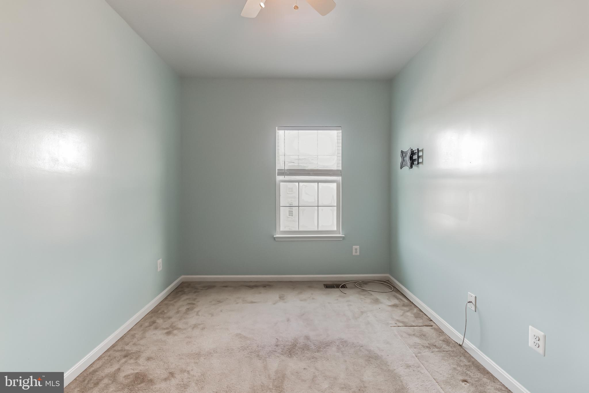 7652 Town View Drive Dundalk, MD 21222 - Photo 22 of 33 an empty room with a window