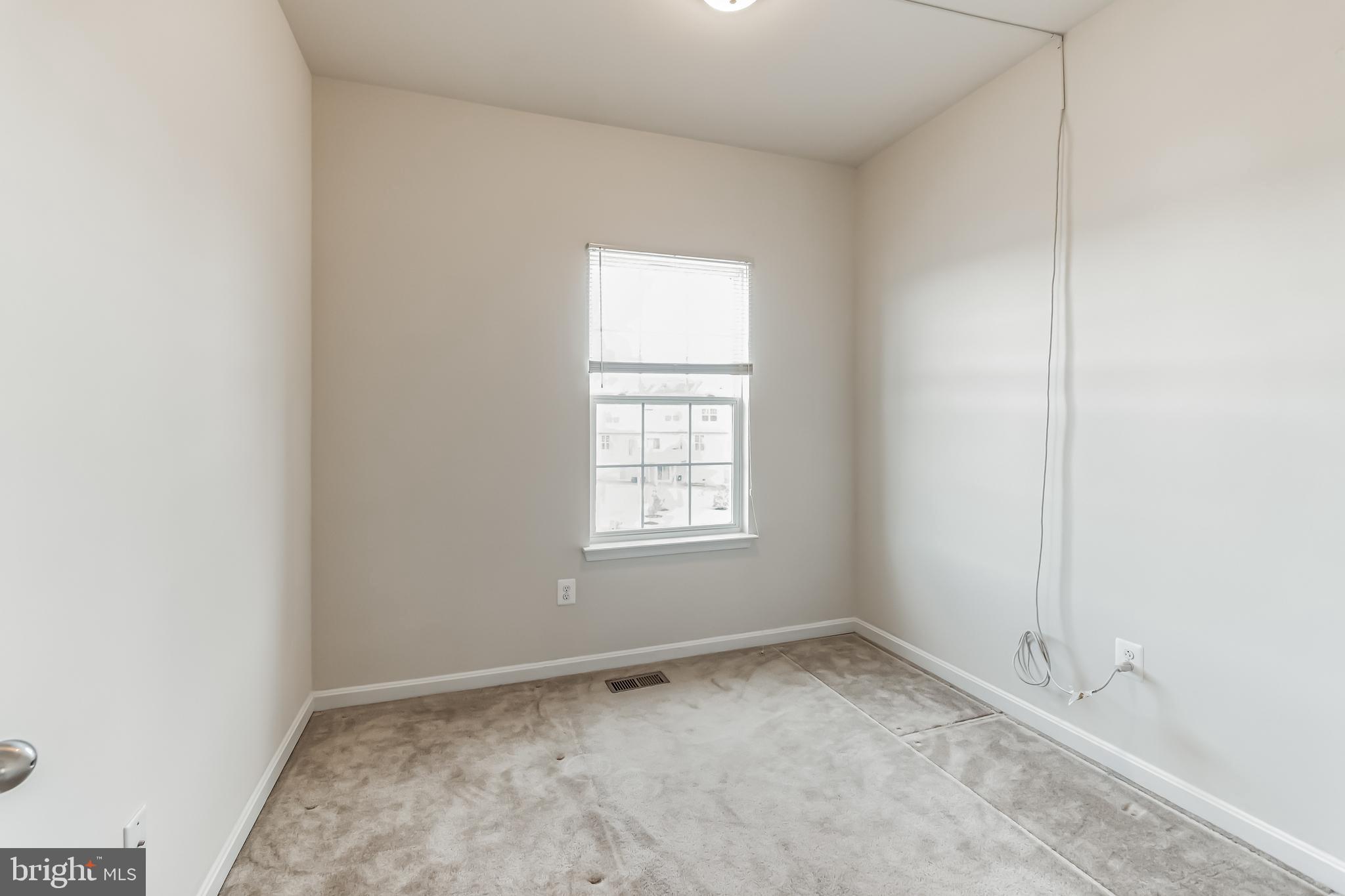 7652 Town View Drive Dundalk, MD 21222 - Photo 26 of 33 a view of empty room with a window