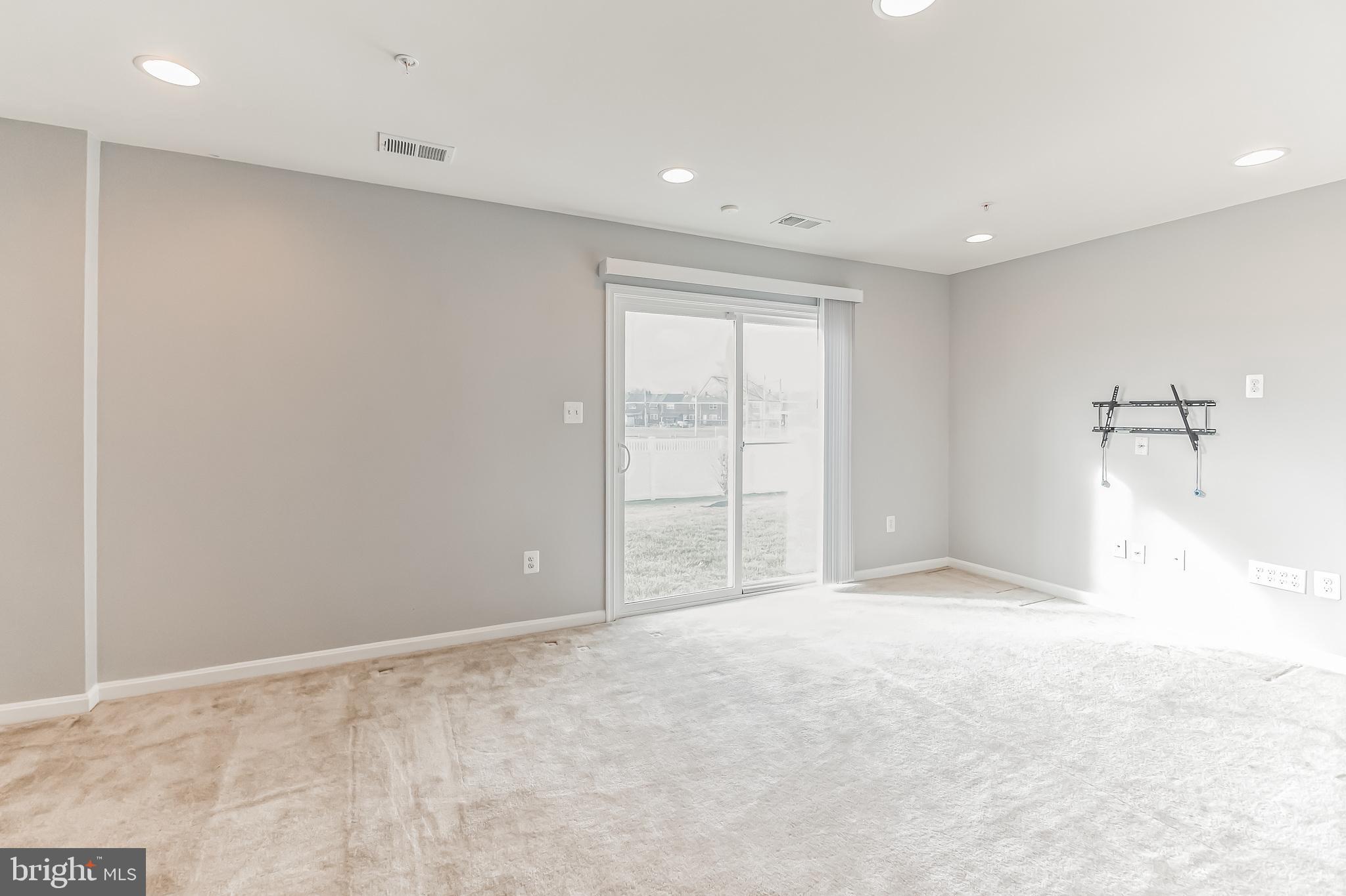 7652 Town View Drive Dundalk, MD 21222 - Photo 28 of 33 a view of an empty room