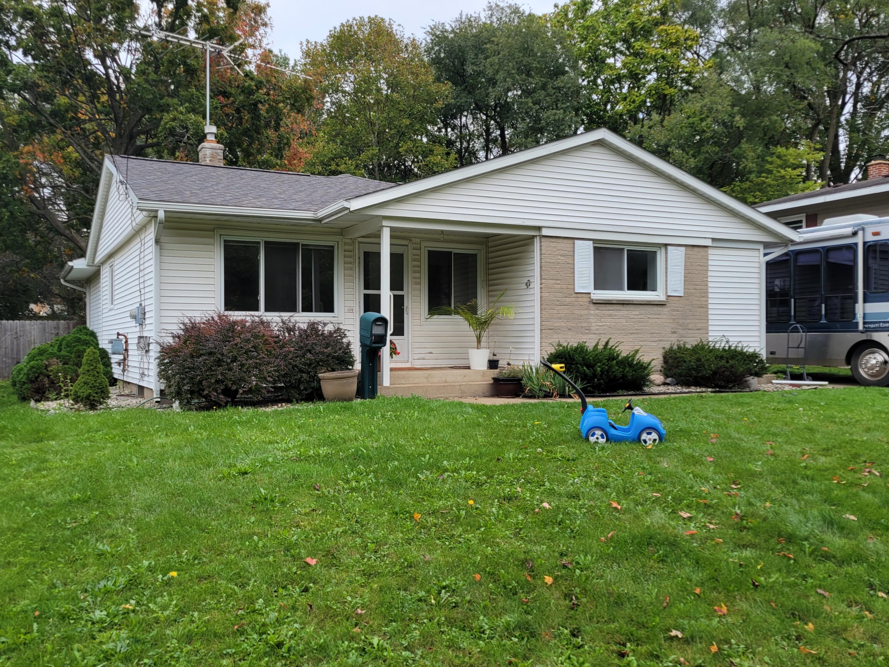2832 Crestview Avenue Kalamazoo, MI 49006 - Photo 1 of 23 Home sweet home