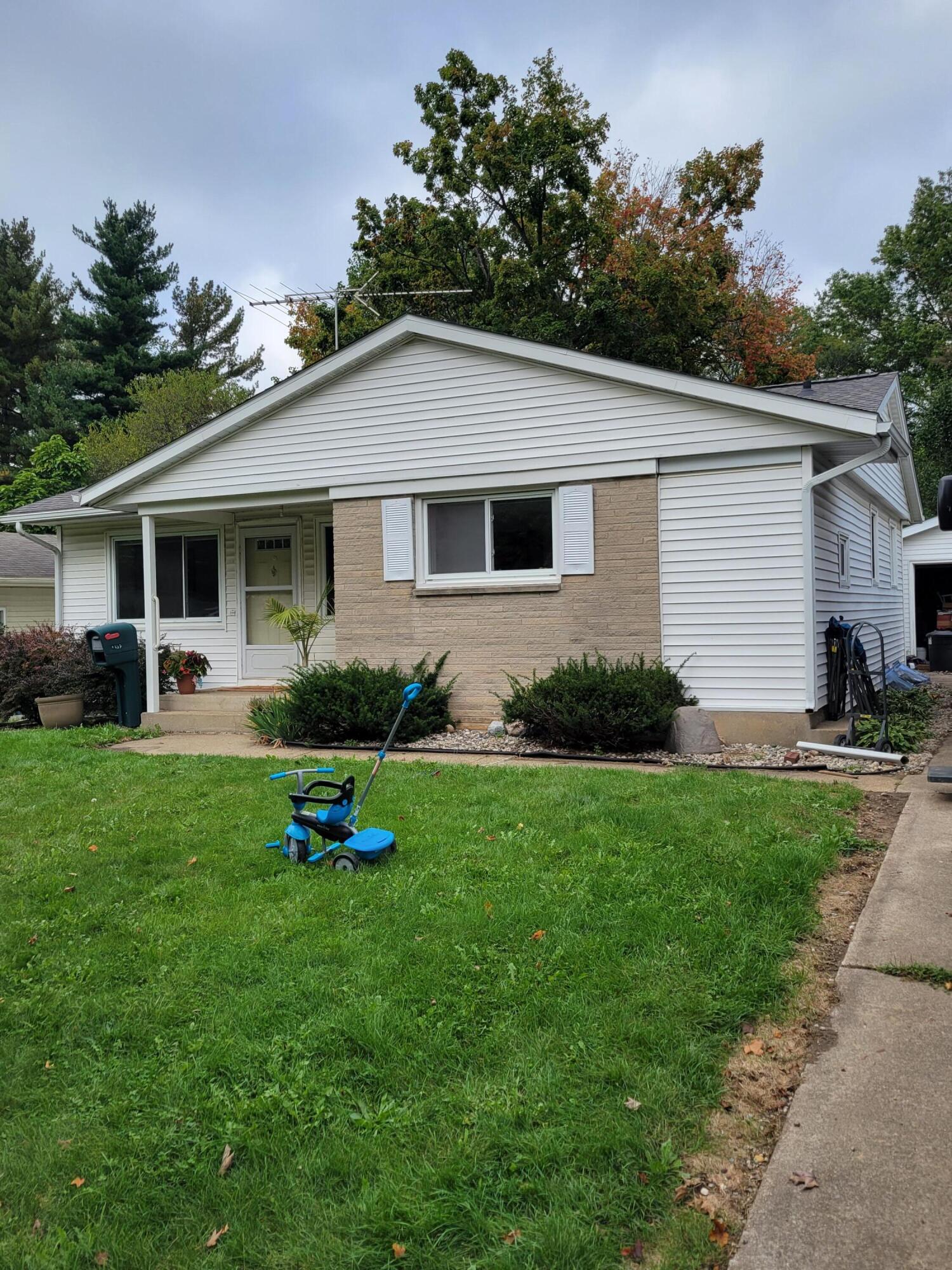 2832 Crestview Avenue Kalamazoo, MI 49006 - Photo 17 of 23 Maintenance Free Exterior