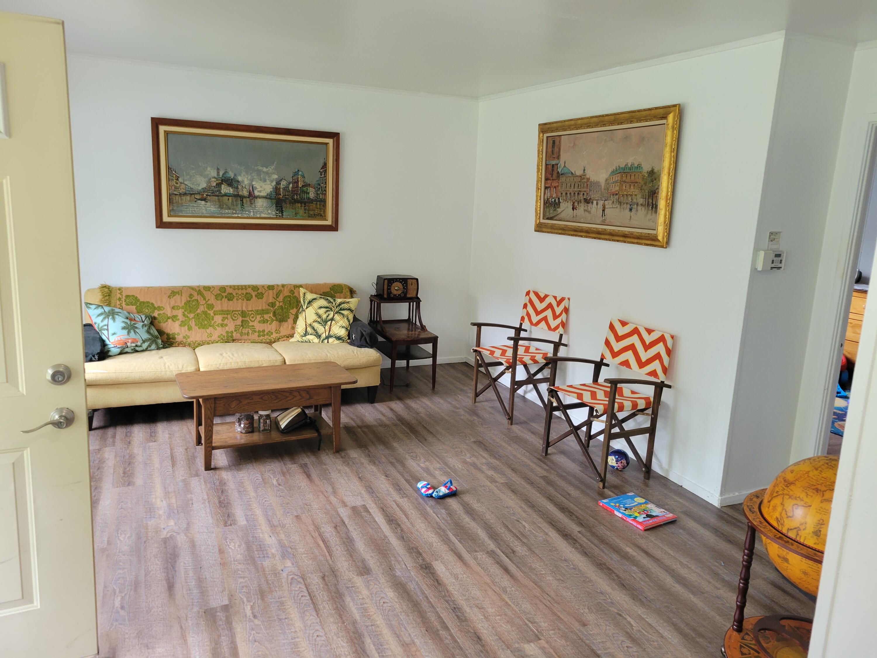 2832 Crestview Avenue Kalamazoo, MI 49006 - Photo 2 of 23 Large front Living Room