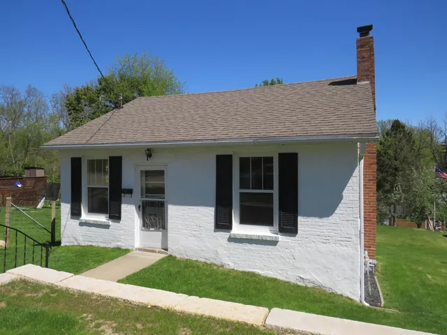 $99,000 | 236 South Hickory Street, Galena, IL 61036