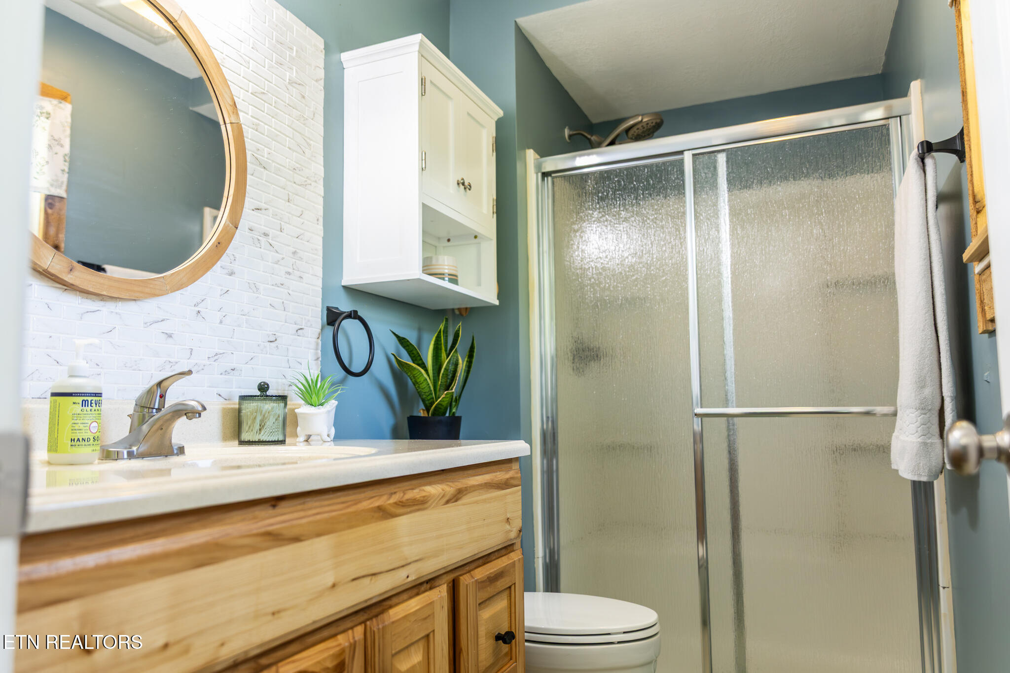 7732 Cranley Road Powell, TN 37849 - Photo 18 of 37 Primary En Suite Bath
