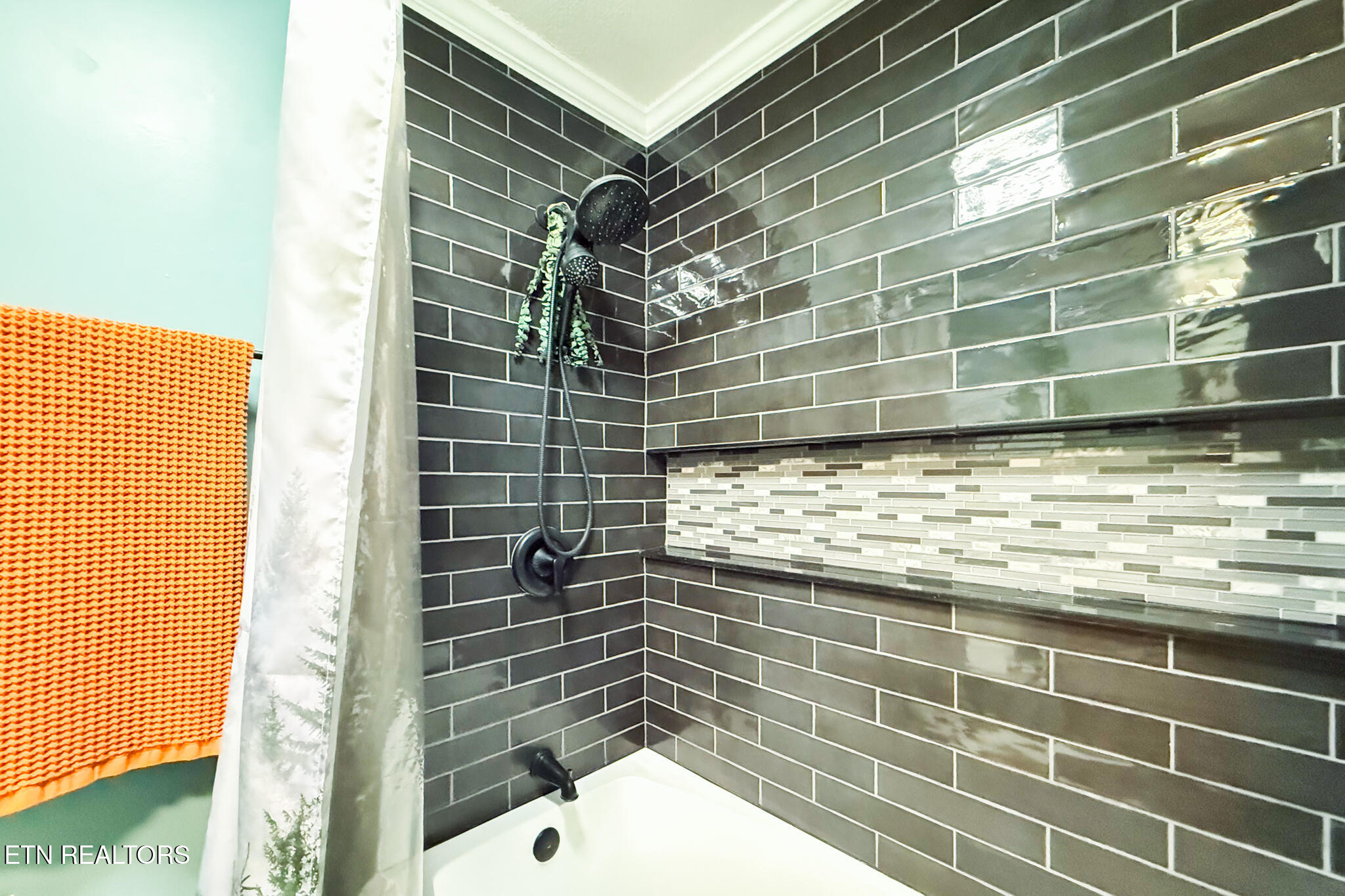 7732 Cranley Road Powell, TN 37849 - Photo 22 of 37 Bathroom 2 with oversized soaking tub