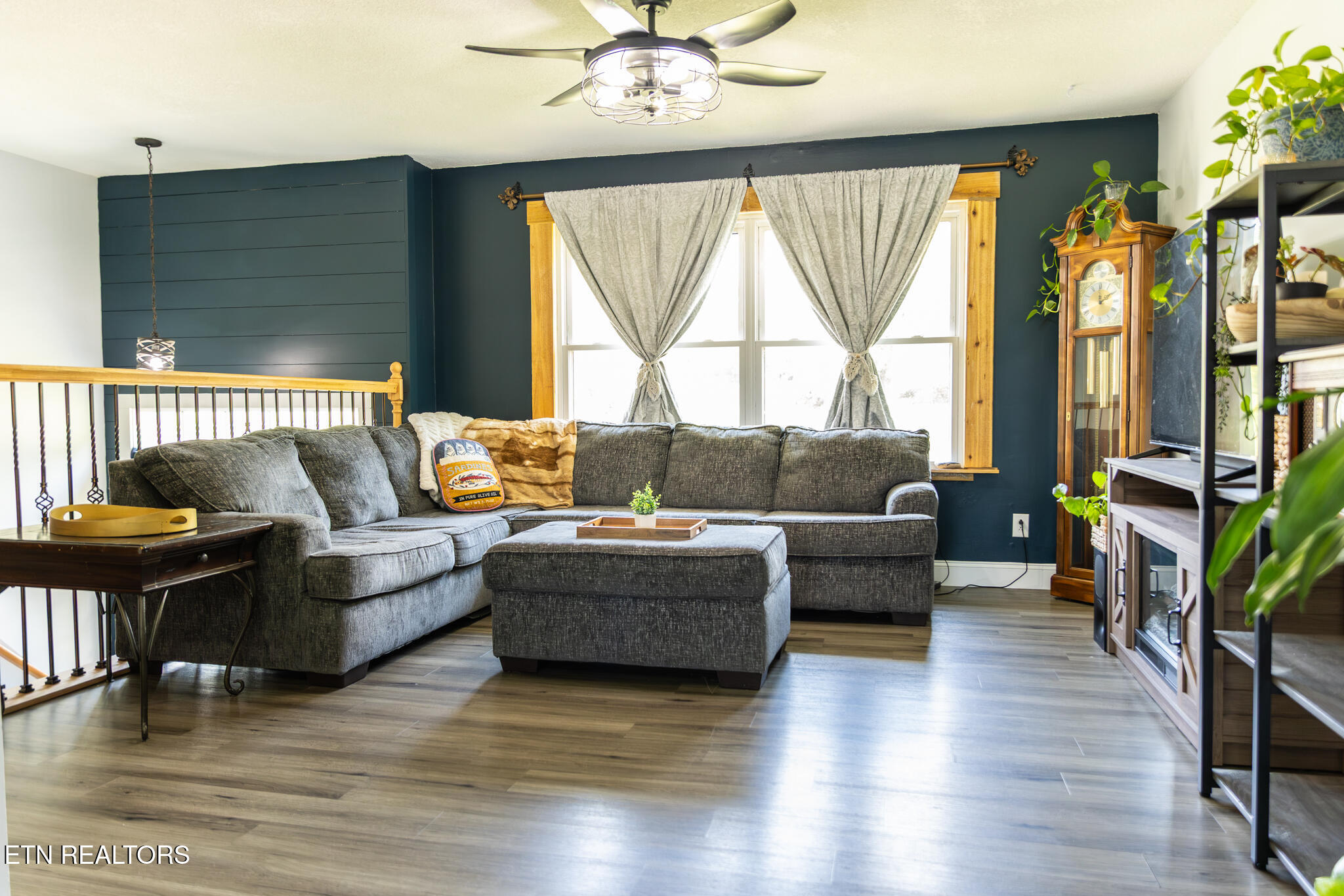 7732 Cranley Road Powell, TN 37849 - Photo 5 of 37 Living Room