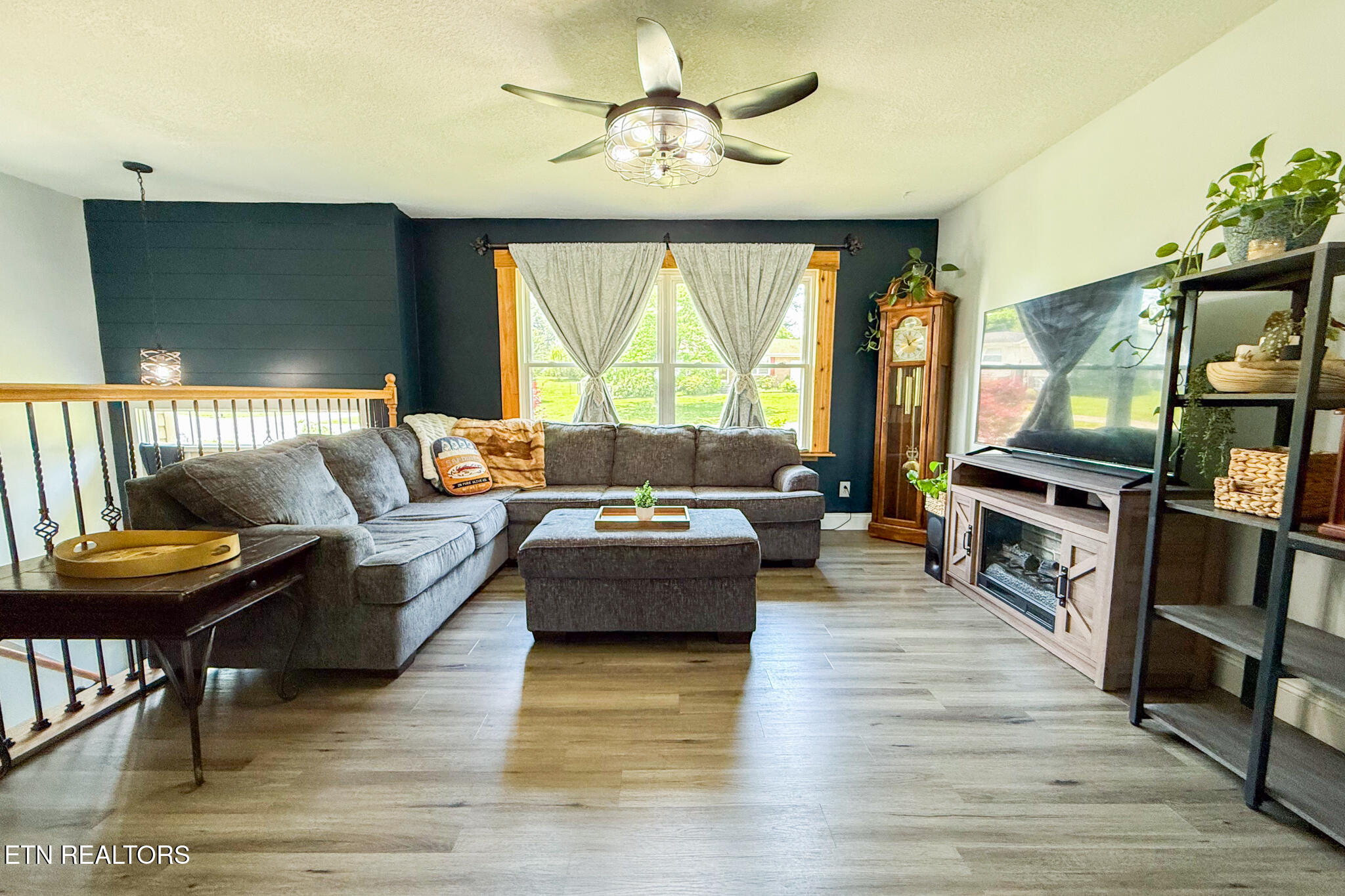 7732 Cranley Road Powell, TN 37849 - Photo 6 of 37 Living Room