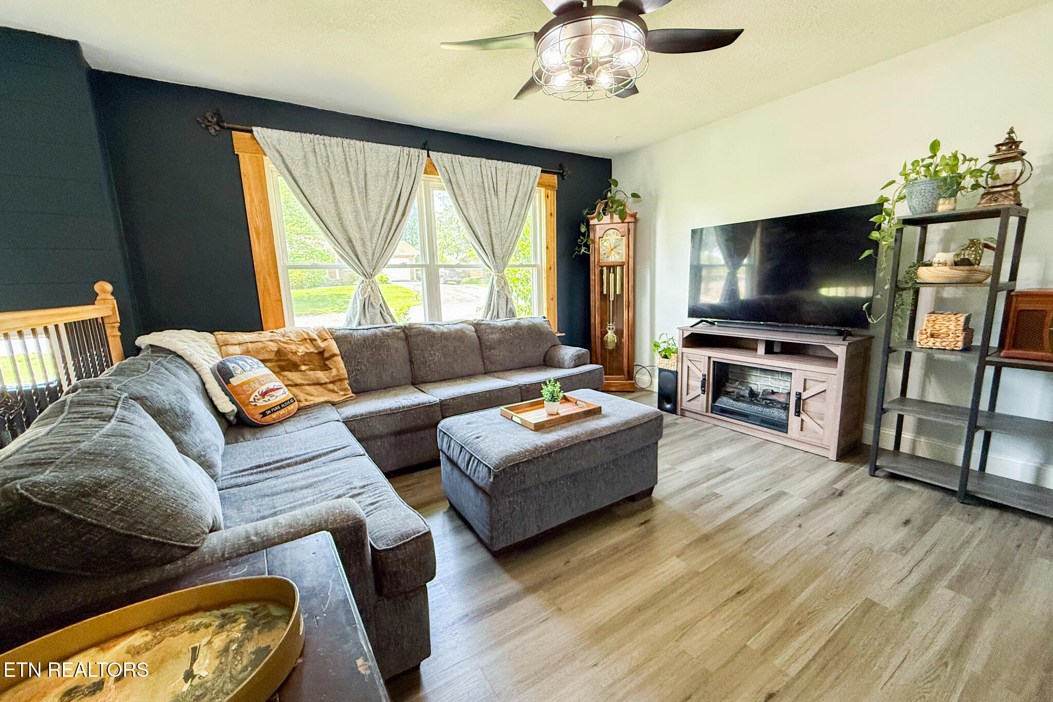 7732 Cranley Road Powell, TN 37849 - Photo 7 of 37 Living Room