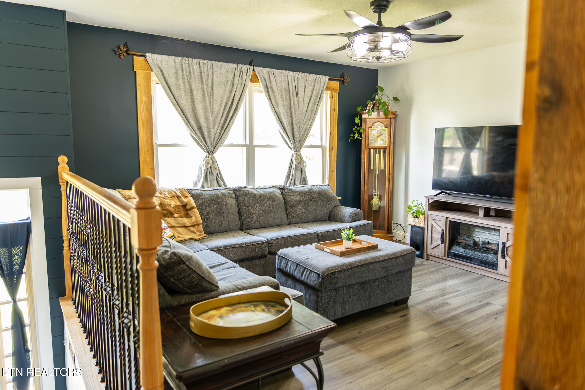 7732 Cranley Road Powell, TN 37849 - Photo 8 of 37 Living Room