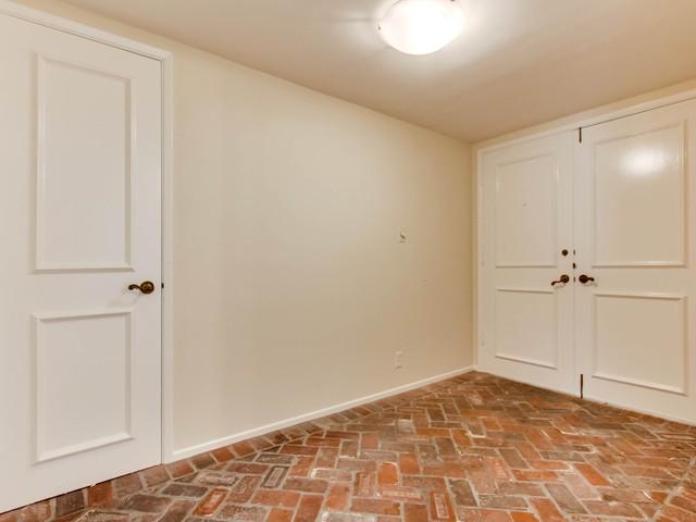 2352 Torrey Pines Road, Unit 7 La Jolla, CA 92037 - Photo 3 of 25 Front entry, large utility closet to left