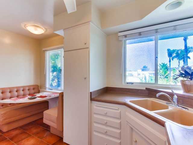 2352 Torrey Pines Road, Unit 7 La Jolla, CA 92037 - Photo 10 of 25 Kitchen faces toward ocean. Vintage dinette set for eating in the Kitchen.