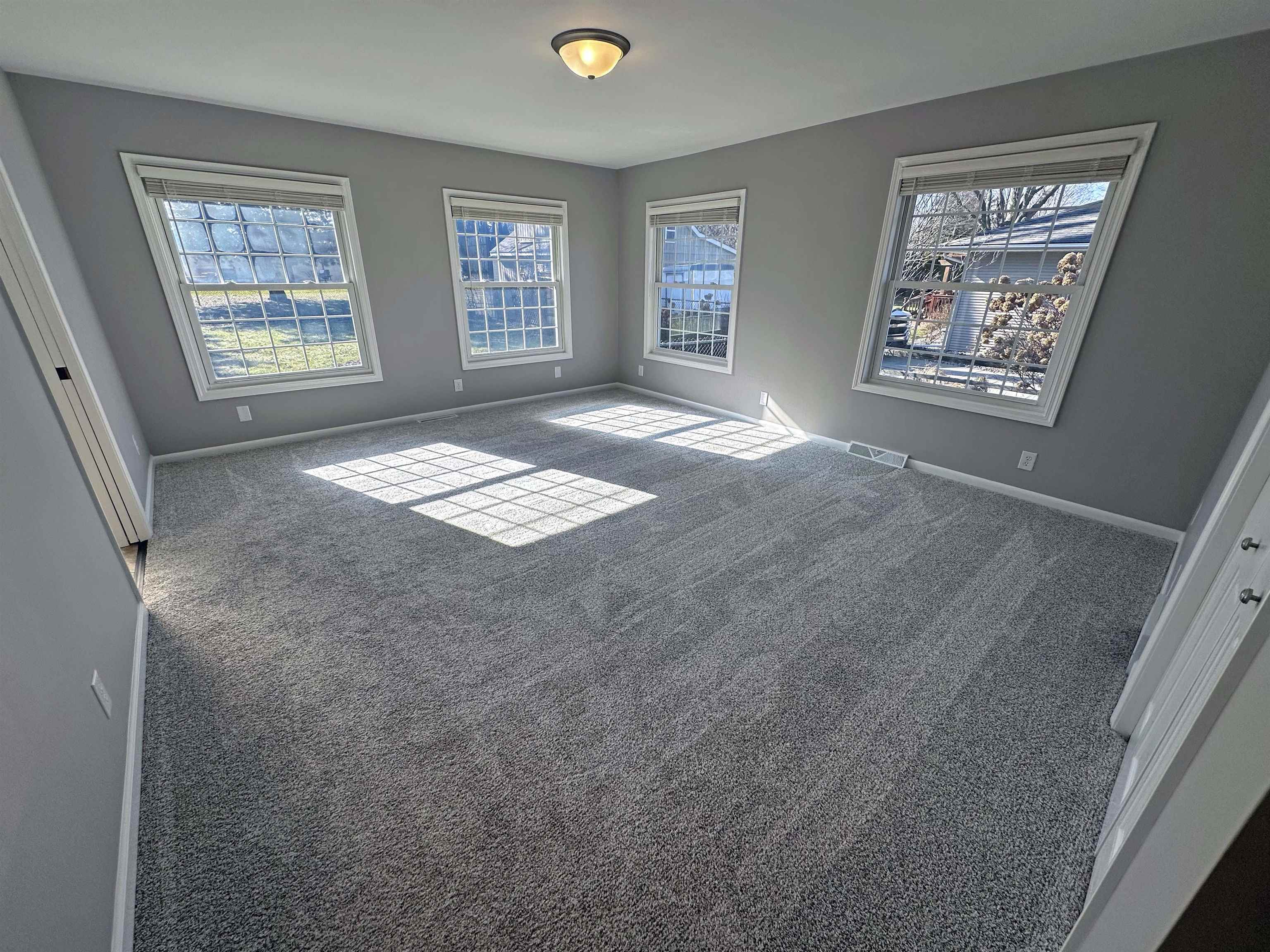 7671 State Road Saginaw, MI 48609 - Photo 10 of 22 50133321-91fb0522-dda6-4a98-ad11-accaa1180145.JPG