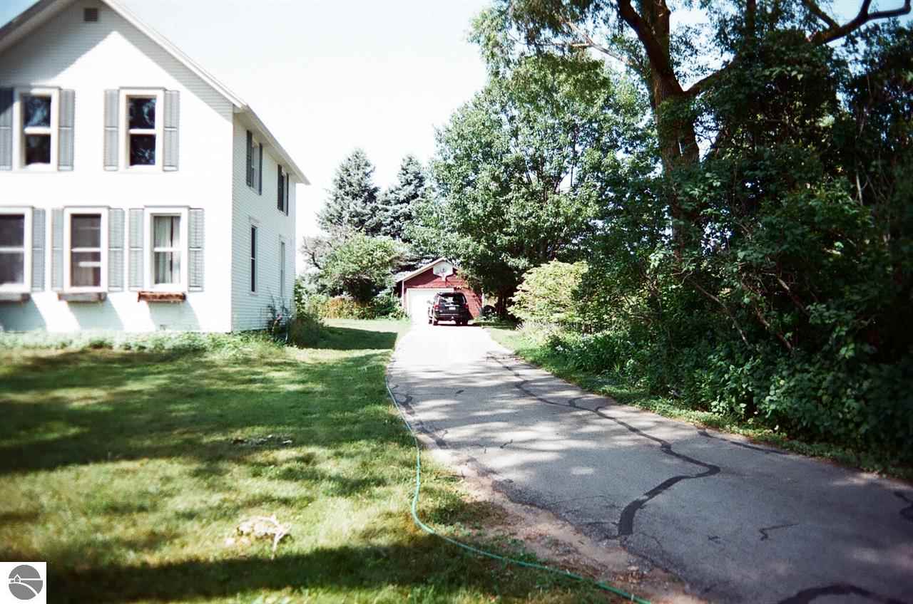 10077 East Solem Road Suttons Bay, MI 49682 - Photo 29 of 41 1788770-28.JPG
