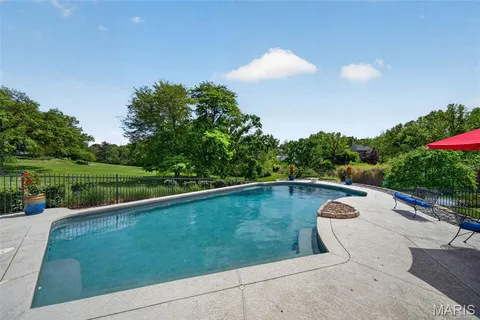 $1,099,000 | 2108 Stillwater Point Court, Clarkson Valley, MO 63005