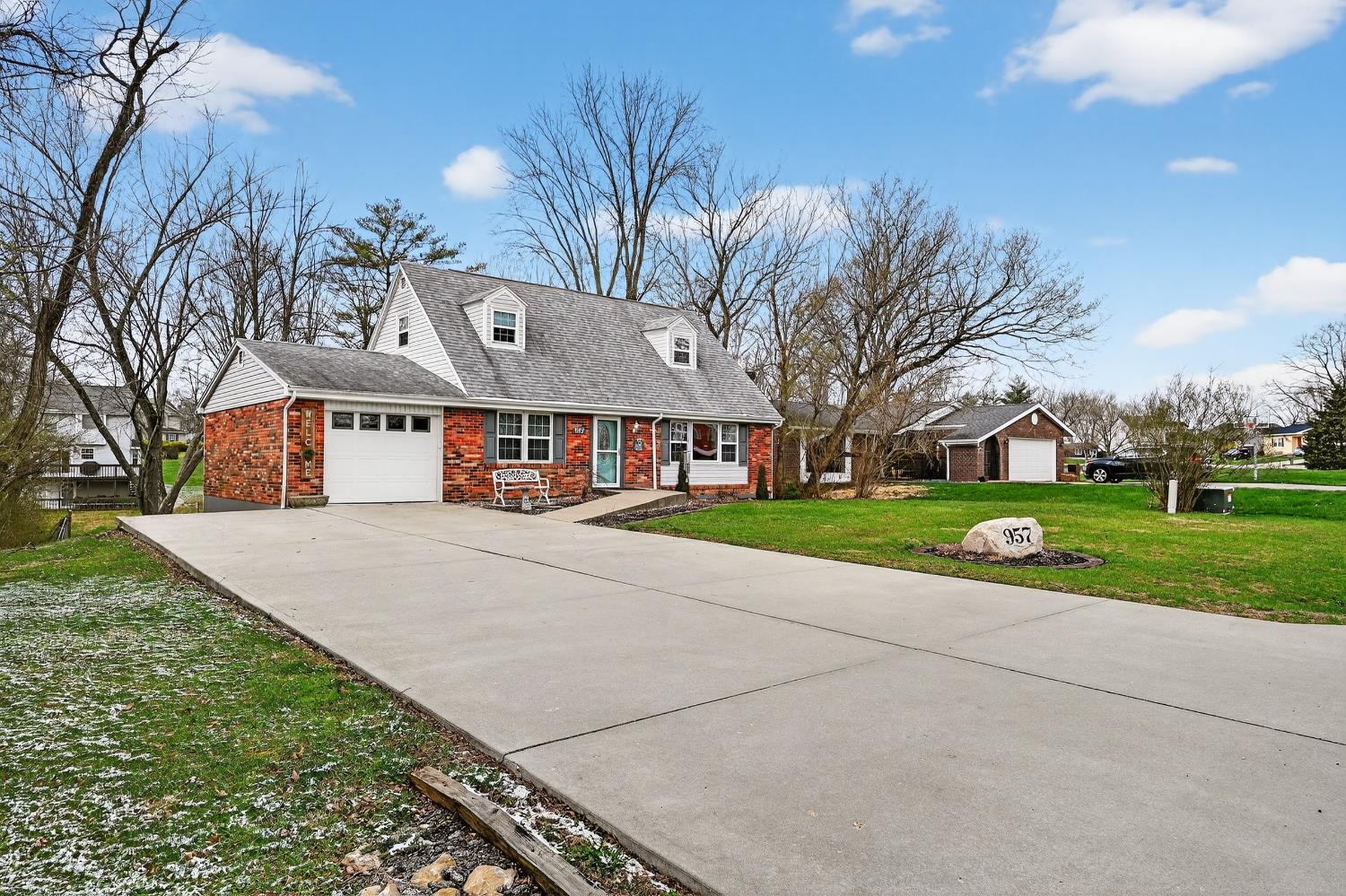 957 Greentree Road Lawrenceburg, IN 47025 - Photo 2 of 32