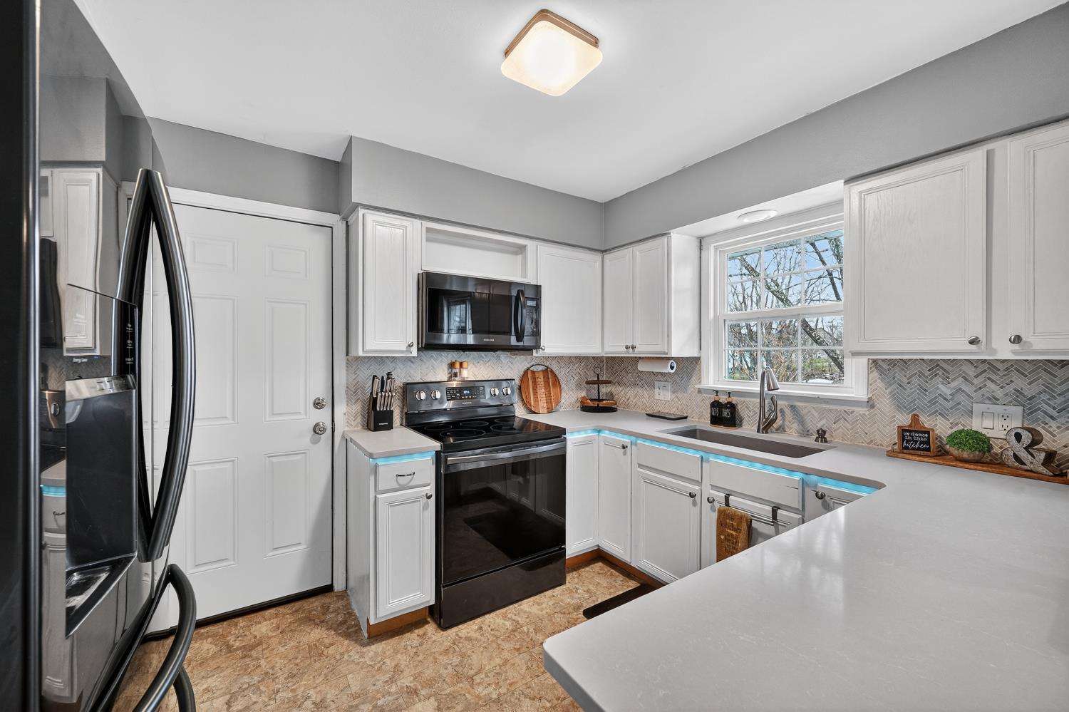 957 Greentree Road Lawrenceburg, IN 47025 - Photo 8 of 32