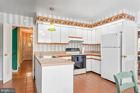 $1,050,000 | 100 Wooded Lane, Villanova, PA 19085