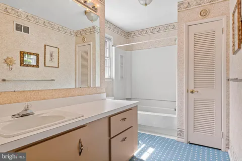 $1,050,000 | 100 Wooded Lane, Villanova, PA 19085