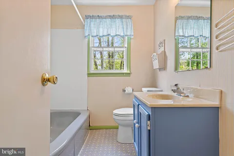 $1,050,000 | 100 Wooded Lane, Villanova, PA 19085