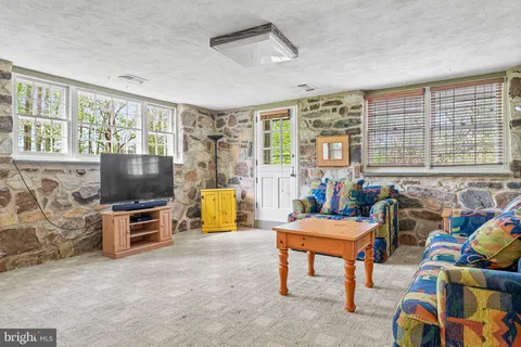 $1,050,000 | 100 Wooded Lane, Villanova, PA 19085