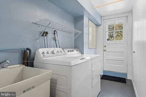 $1,050,000 | 100 Wooded Lane, Villanova, PA 19085